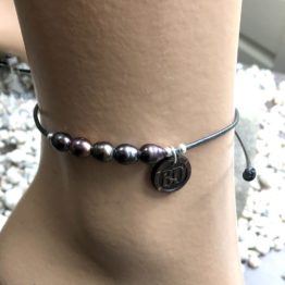 Enkelbandje Basic B6 – Zwarte parels – zwart leer – Sterling Zilver