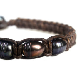 Armband Classic B9 – Zwarte Parel – Sterling Zilver – vintage bruin leder macrame