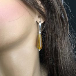 Oorbellen Art Deco – Okergele Agaat – geborsteld Sterling Zilver