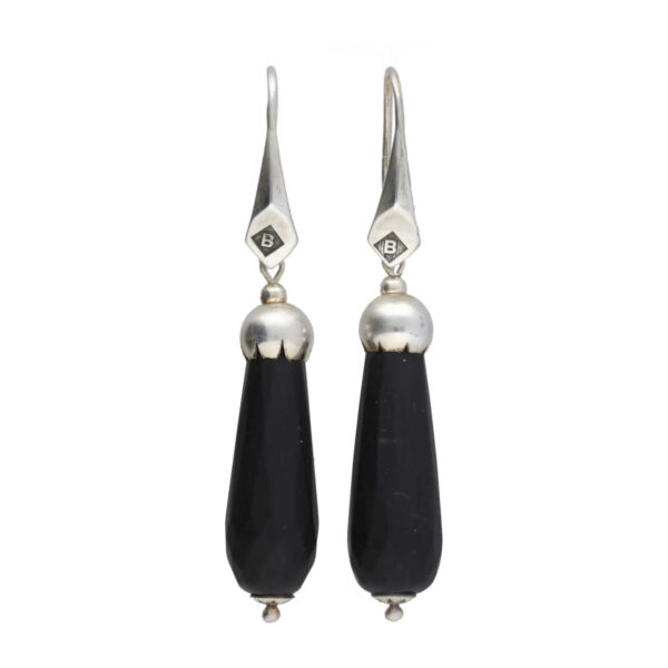Oorbellen Elegance – zwart facet geslepen geborsteld Agaat – geborsteld Sterling Zilver