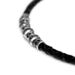 Ketting Classic W6 – zwart gevlochten leder – geoxideerd Sterling Zilveren kralen