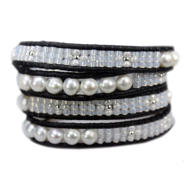 Wikkelarmband Classic B6 – witte Parels – zwart Leer – Tsjechisch glas – Sterling Zilver