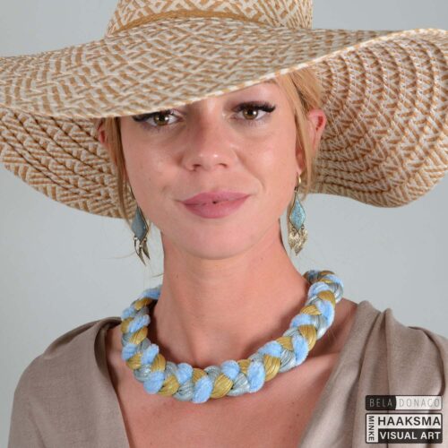 Gevlochten blauwe – Elegante Halsketting en Oorbellen met Resin Art – Statement